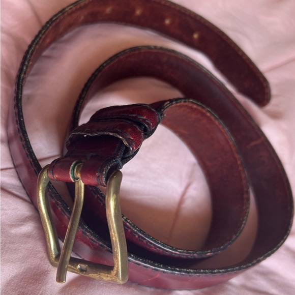 Classic Brown Leather Belt with Gold Buckle - Picture 2 of 10